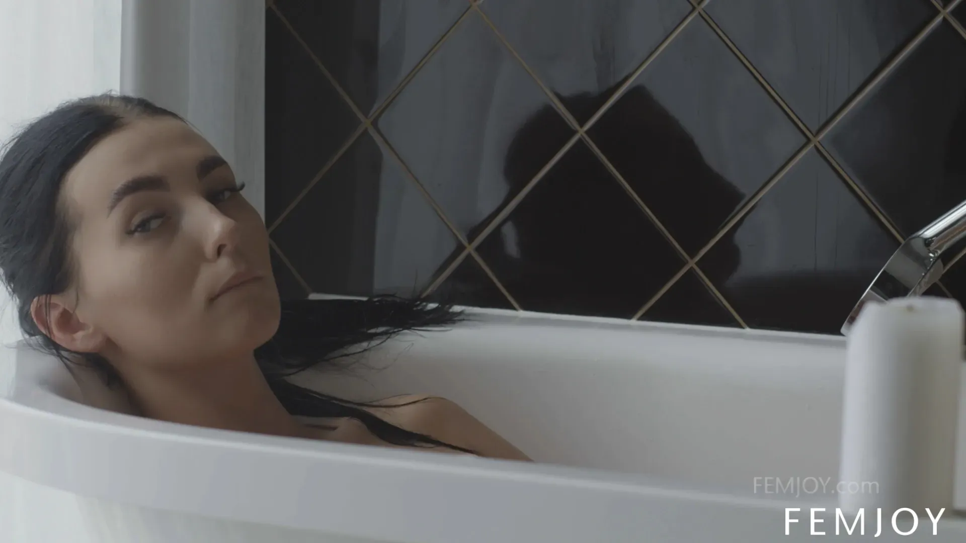 Simone's Romantic Bath - A FemJoy Artistic Escape