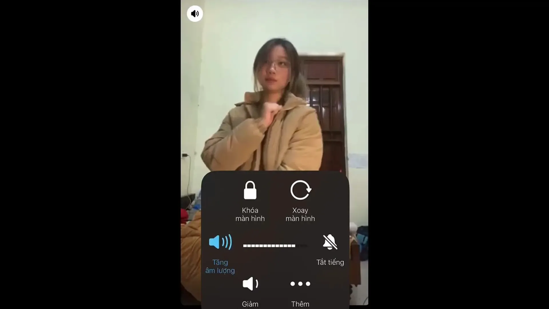 xinh viên năm nhất khoái nhún nhảy.