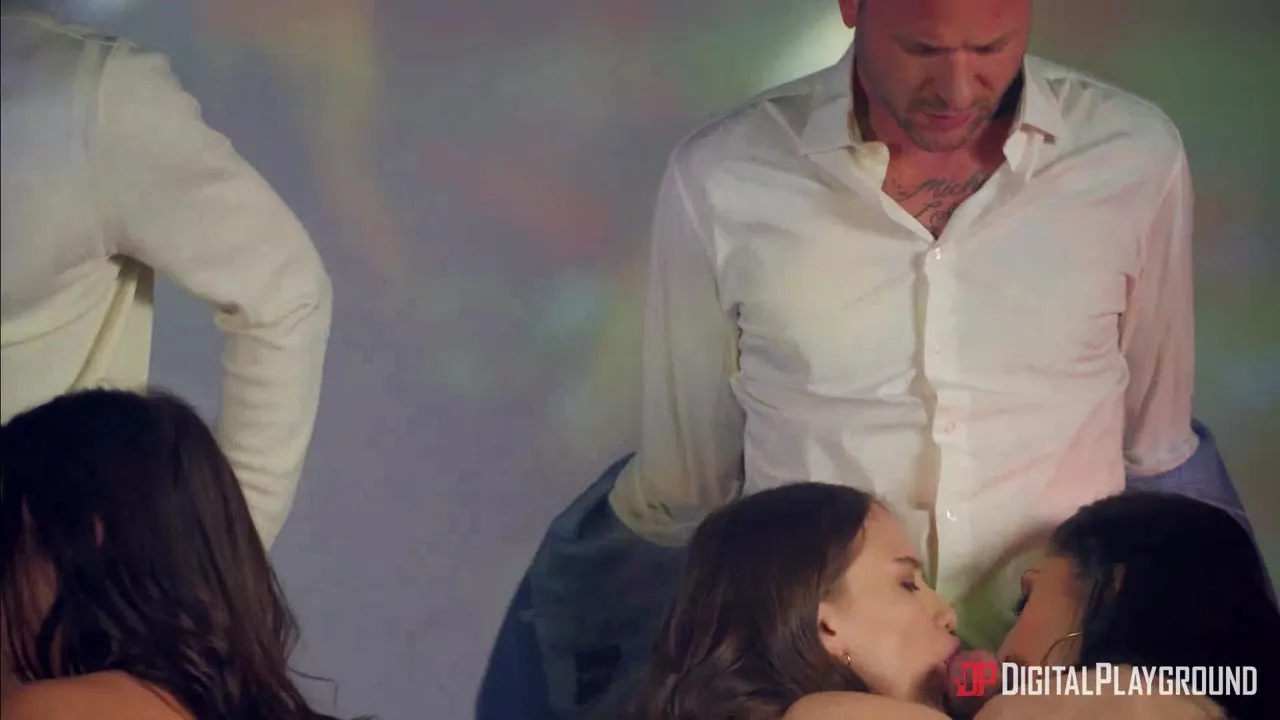 Izzy Lush Unleashes Orgy Chaos in Unbound Episode 3 Fantasy World